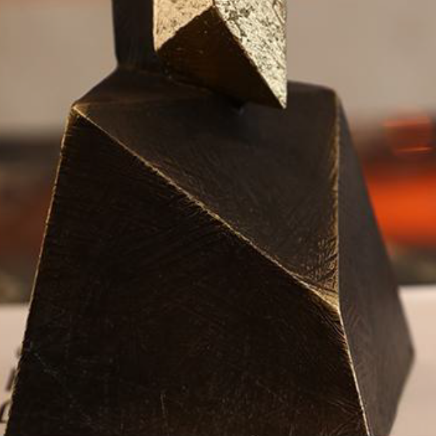 Reyav Sleek Decor Tower